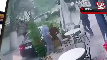 Bursa'da fırtınanın devirdiği ağaç dalı, küçük çocuğu teğet geçti