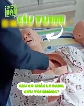 Học y cứu người nhưng lạ lắm: Thực tập hồi sức tim phổi mà móp cả đạo cụ, xiên vô ven nhưng lỡ tay thành “se chỉ luồn kim”, vất vả nhiều nhưng trò vui không thiếu, sơ hở là tấu hề | Điện Ảnh Net