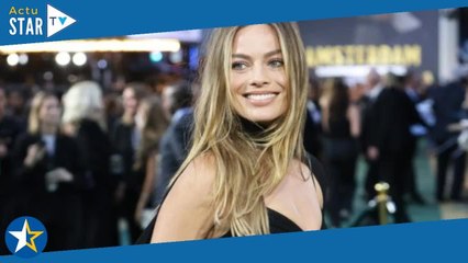 Margot Robbie surprend un fan sourd en lui répondant en langue des signes