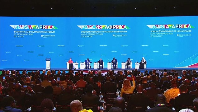 Putin abre cumbre Rusia-África con promesa de granos gratis para seis países