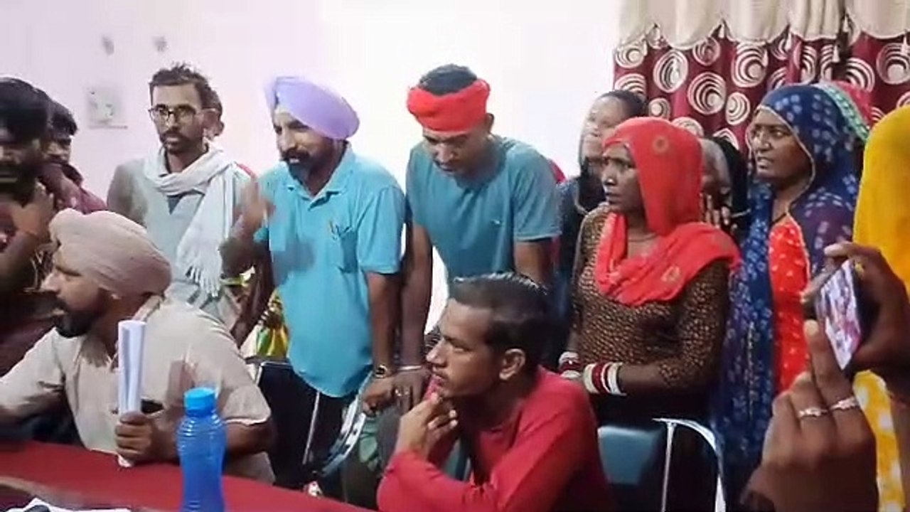 बरसाती पानी की निकासी करवाने को लेकर वार्डवासिय...