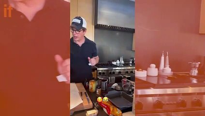 Jennifer Aniston posta vídeo de Sandra Bullock fazendo bolo