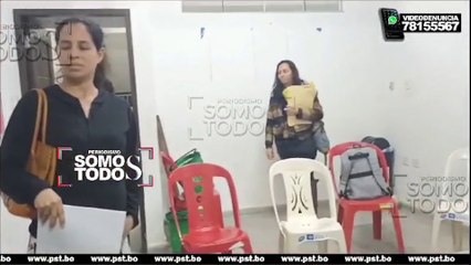 MADRE IMPIDE LA SALIDA DE DOCENTES Y ALUMNOS POR LA DESAPARICIÓN DE SU HIJA