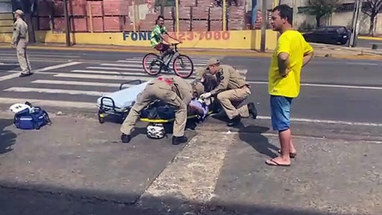 Motociclista atinge traseira de moto na Av. Minas Gerais e fica ferido