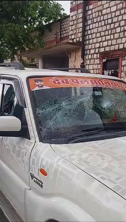 राजस्थान कॉलेज में उत्पात, आधा दर्जन वाहनों में तोड़फोड़ और मारपीट