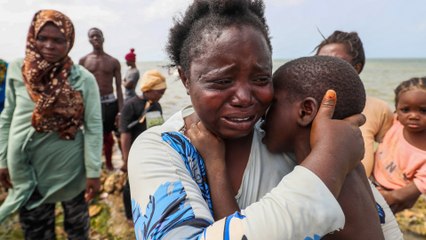 Descargar video: Des migrants abandonnés à leur sort à la frontière entre la Tunisie et la Libye