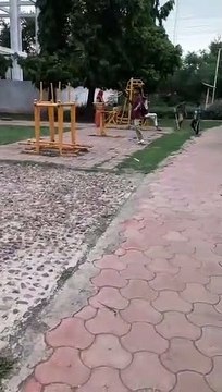 ओपन जिम पर मेंटेनेंस भारी, कहीं पट्टिया टूटी तो कहीं कसरत के उपकरण खराब