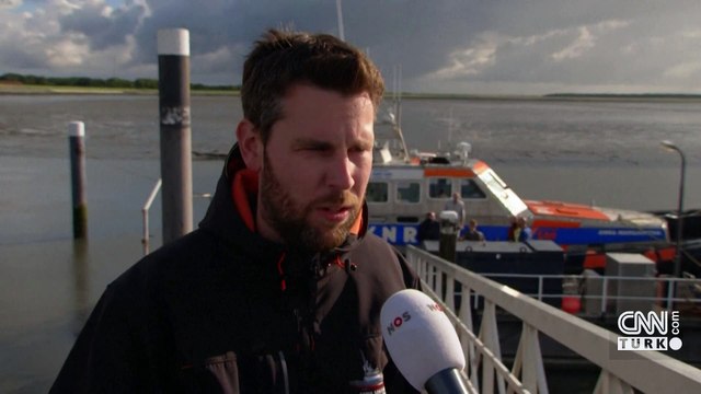 Hollanda açıklarında yük gemisi yanıyor