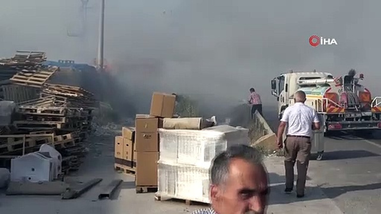 Kütahya'da anız yangını porselen fabrikasına sıçradı