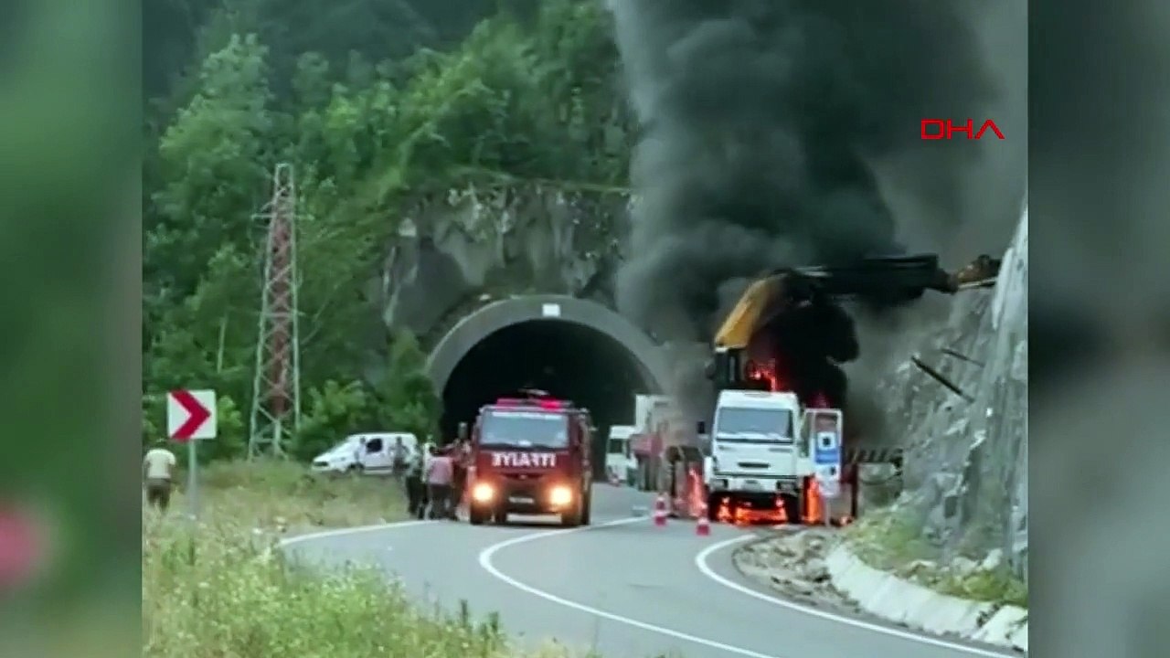 Incendie de grue à Ordu： La grue tirant le treillis métallique a pris feu