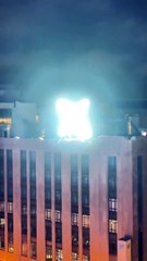 Vizinhos do Twitter incomodados com novo sinal luminoso