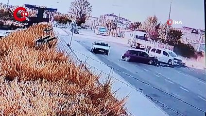 Araç ile otomobil çarpıştı: Yaralılar var!