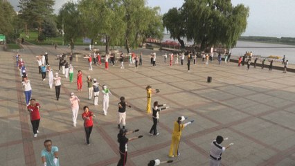 En Chine, une étonnante gym de rue ultra-populaire chez les seniors