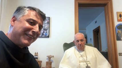 Papa Francesco interviene in diretta Facebook con padre Enzo Fortunato