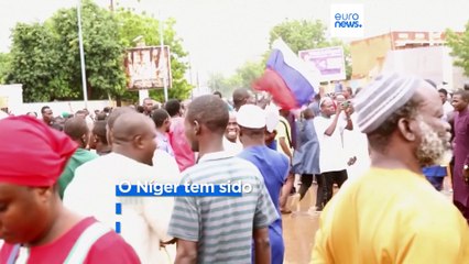 Télécharger la video: Manifestação de apoio aos golpistas reúne centenas de pessoas na capital do Níger