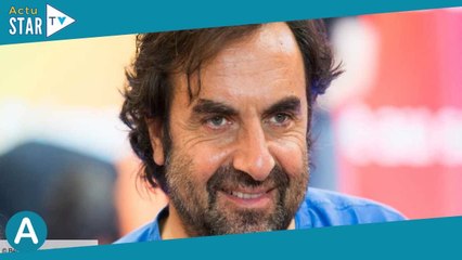 “Une méthode complètement idiote” : André Manoukian ironise sur ses piètres talents de dragueur