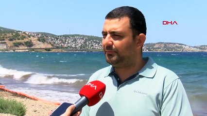 Les déchets laissés par le navire frappent la plage de Foça