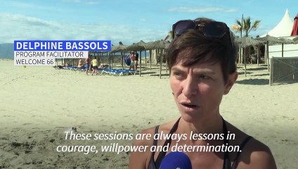 Volunteers give swim lessons to migrants