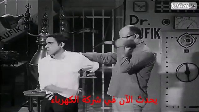 مشهد من فيلم المجانين الثلاثة .. سخرية من انقطاع التيار الكهربائي