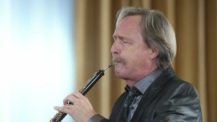 Albrecht Mayer - J.S. Bach: Harpsichord Concerto No. 4 in A Major, BWV 1055 (Adapted for Oboe d'amore, Strings and Basso continuo): I. Allegro