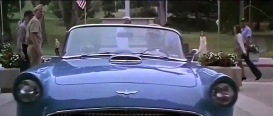 Y a-t-il un commandant pour sauver la Navy ? Bande-annonce (EN)