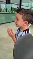 Momento en que niño conoce a Messi