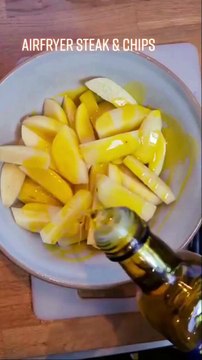 Steak and chips cooked in an air fryer quick and easy #shorts