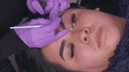 Tatuaje de cejas con henna: conoce el procedimiento y sus beneficios