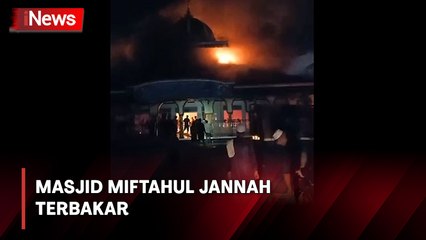 Masjid Dilalap Api di Lampung, Petugas Pemadam Tertimpa Plafon