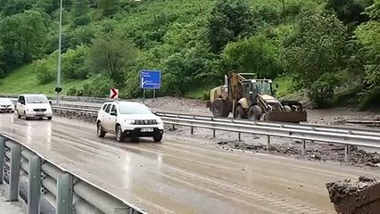 Bir yanımız kavruluyor, bir yanımız sele gidiyor! Meteoroloji'den 9 kente "sarı" kodlu alarm
