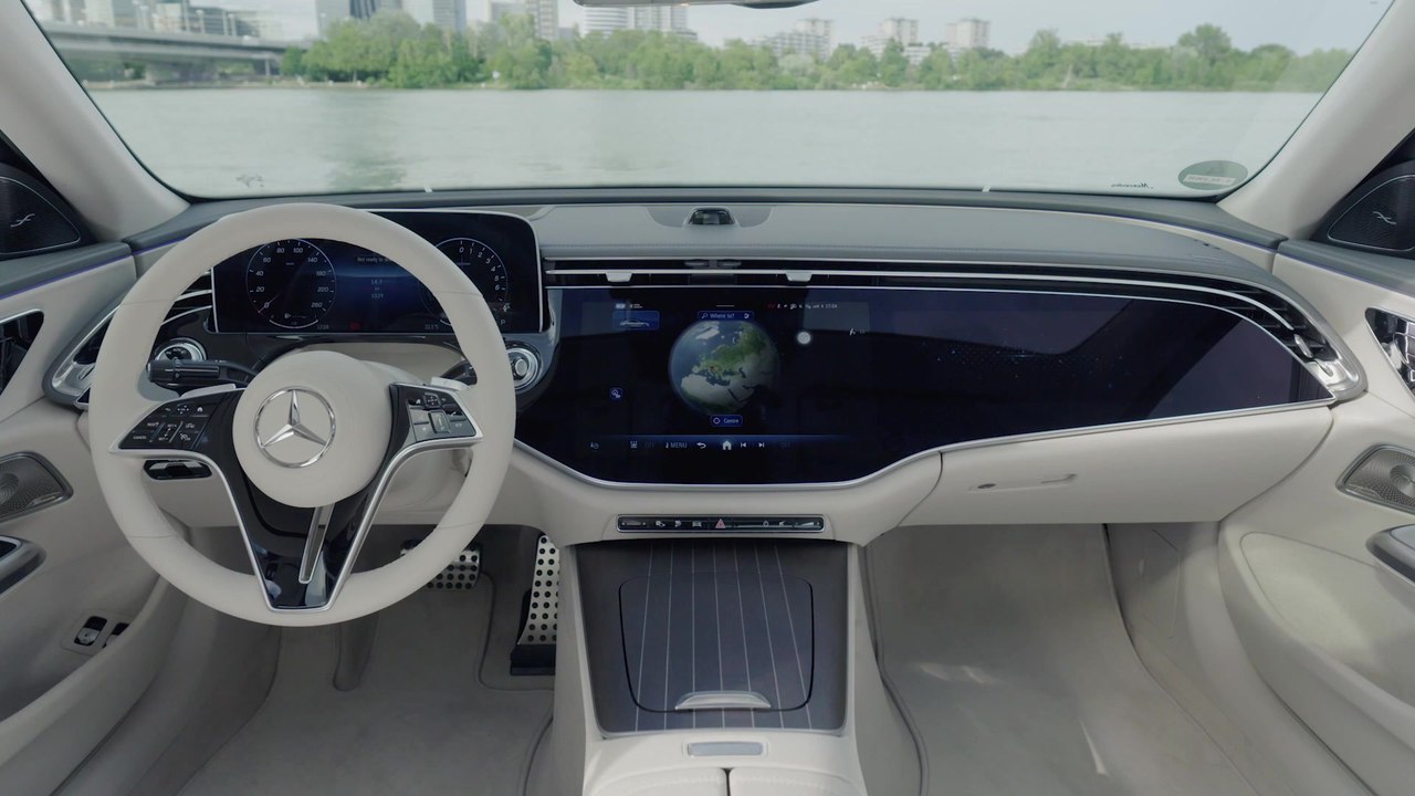 The new Mercedes-Benz E 400 e 4MATIC Interior Design in Nautic blue