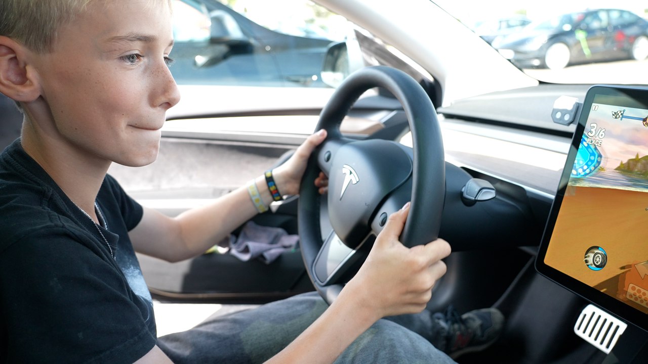 "Au début j'étais stressé" : ils font la route des vacances en voiture électrique