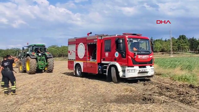 Tekirdağ'da çıkan yangına itfaiye aracı çamura saplandı