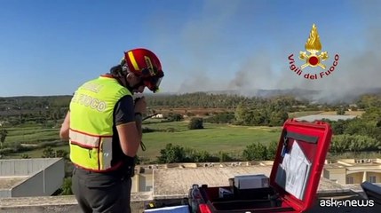 Incendi in Puglia, vigili del fuoco al lavoro nel Salento