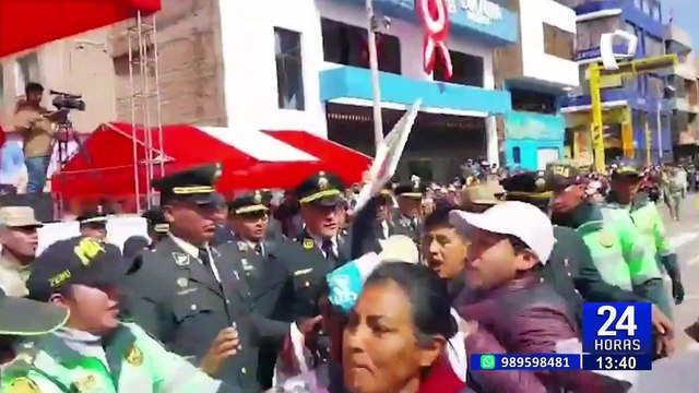 Juliaca: Familiares de fallecidos en protestas irrumpen en desfile militar