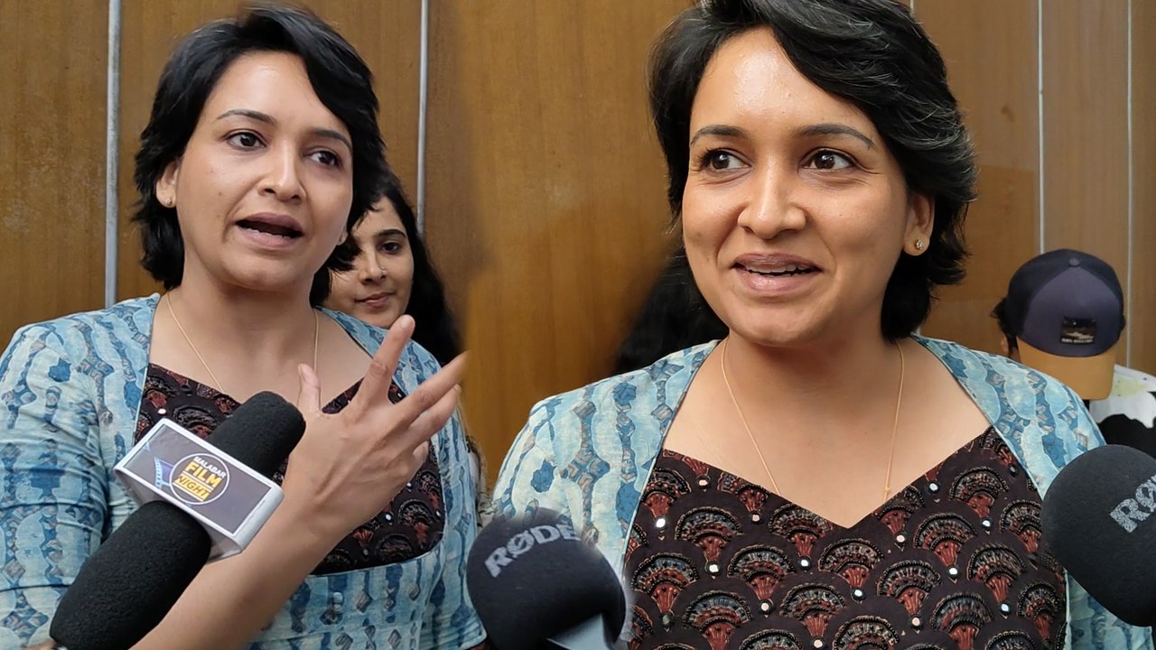 Article 21 സിനിമ കാണാനെത്തി ലെന | Lena Watching Article 21 Movie