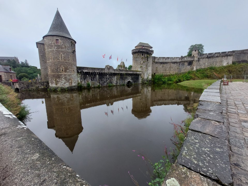 fougeres-le-nancon-fait-a-nouveau-le-tour-du-chateau