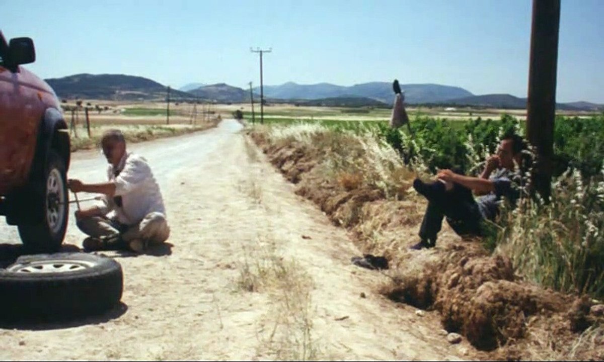 ΕΝΑΣ ΚΙ ΕΝΑΣ (2000)