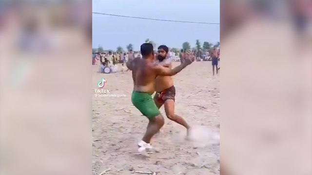 Hindistan'da düzenlenen Kabaddi yarışması görüntüleri sosyal medyada gündem oldu