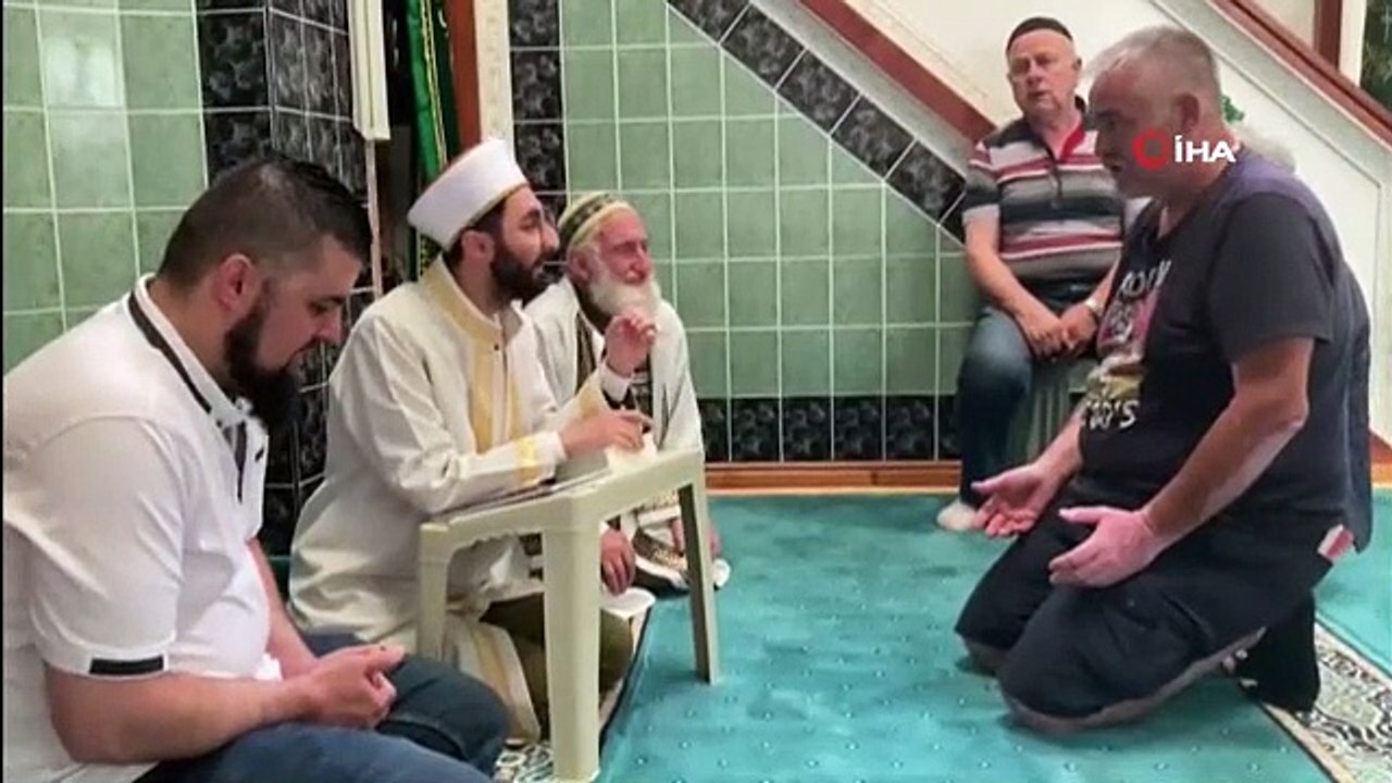 Un imam rescapé du tremblement de terre a aidé...