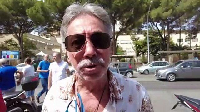 Tantissimi i tifosi del Palermo davanti allo stadio Barbera per acquistare l'abbonamento