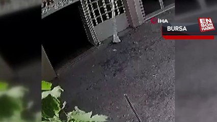 Bursa’da yakaladığı hırsızı yerden yere vurdu