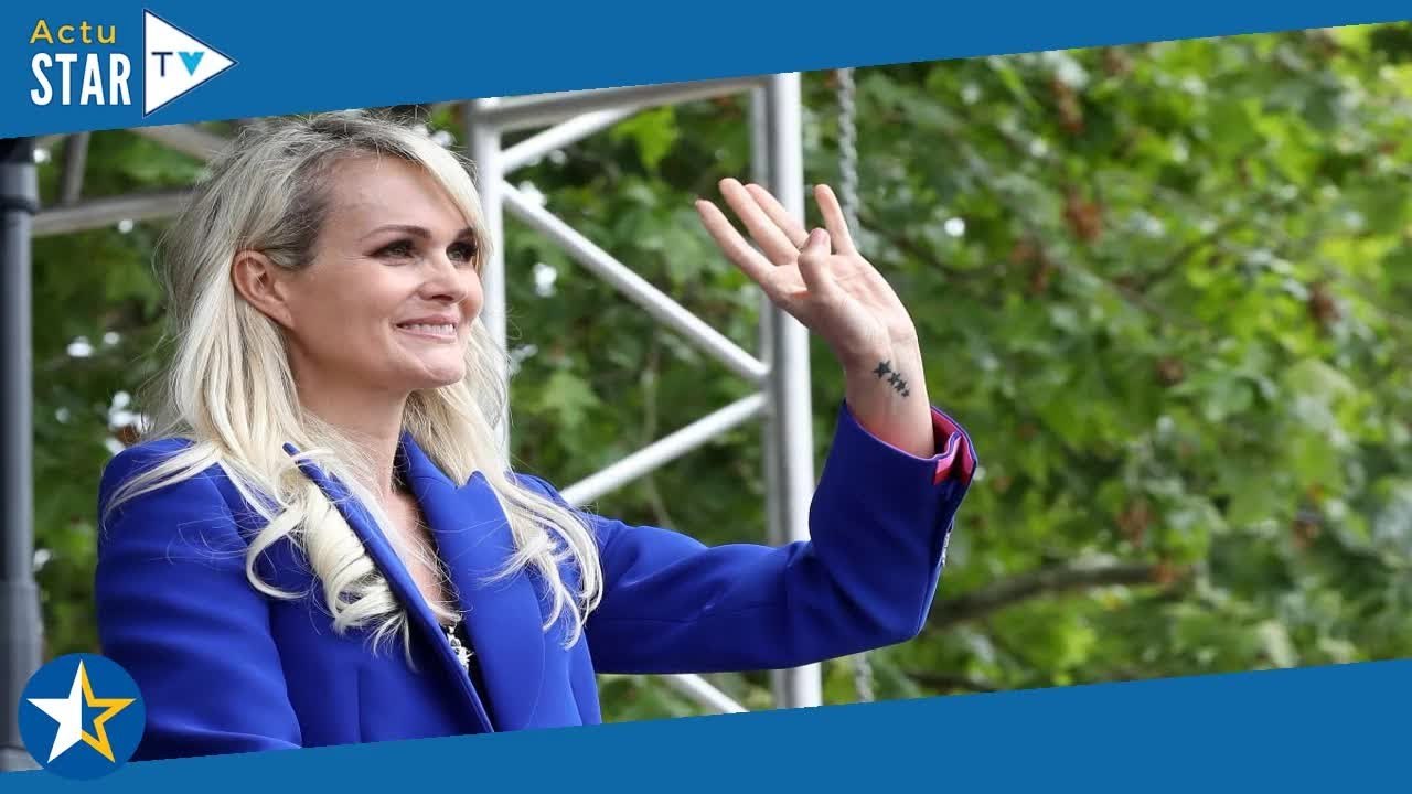 “Bateau et bulles” : Laeticia Hallyday et Jalil Lespert avec Jade pour une soirée magique à Paris (P