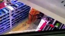 Homem grava com celular partes íntimas de mulher dentro de loja