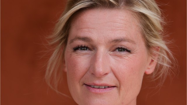 GALA VIDEO- Anne-Elisabeth Lemoine : une célèbre journaliste rejoint l’équipe de C à vous