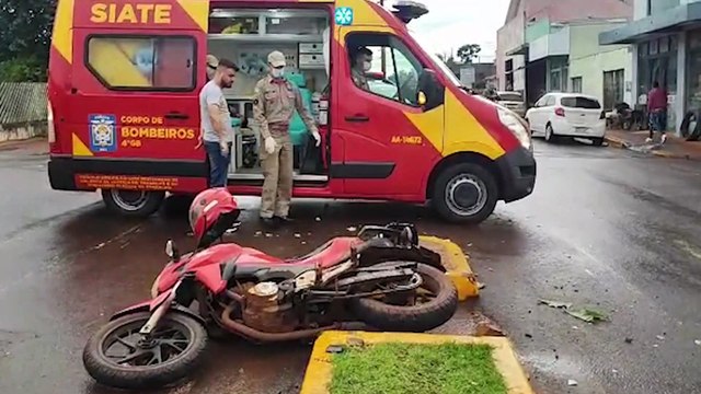 Motociclista tem suspeita de fratura em uma das pernas depois de colisão em Toledo