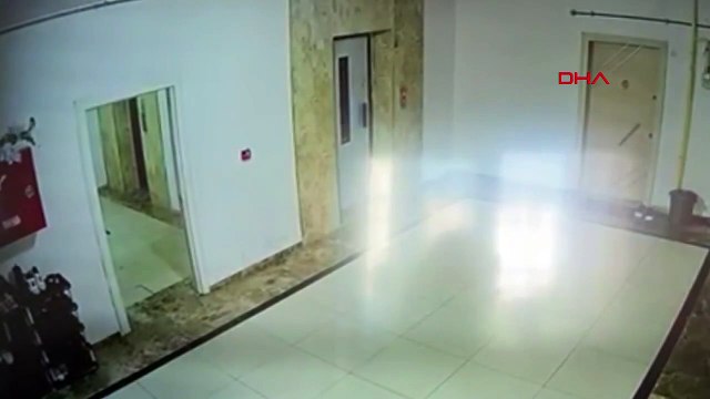 C'est ainsi qu'il a tué son frère sans sourciller ! Le moment du meurtre à glacer le sang est devant la caméra