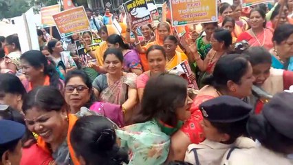 भाजपा महिला मोर्चा ने किया गृह मंत्री ताम्रध्वज साहू के निवास का घेराव*