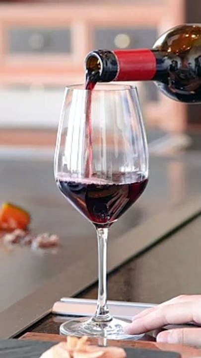 Osaka's popular high-class Japanese black beef steak Teppanyaki Kamon