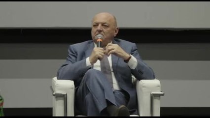 Pichetto si commuove a Giffoni per l'ansia di una ragazza sul futuro